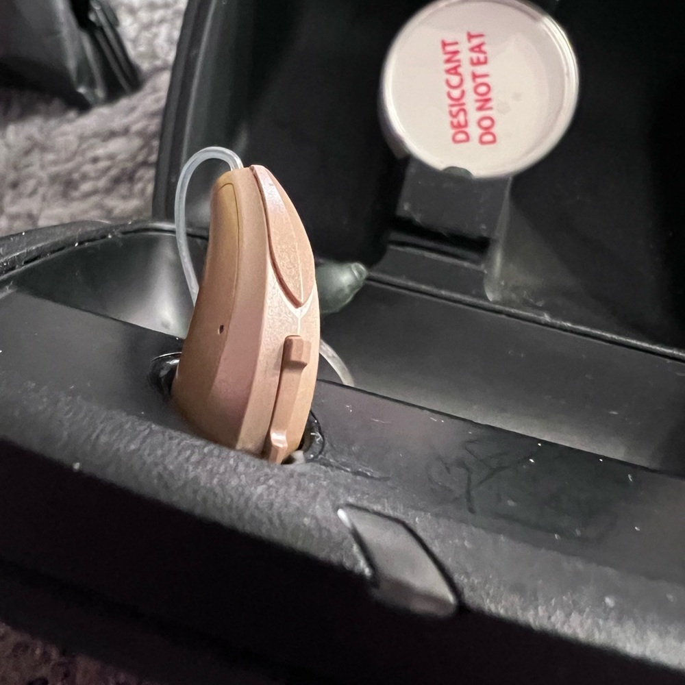 1 Rx Left Starkey Livio 1000, RIC hearing aid. With docking station